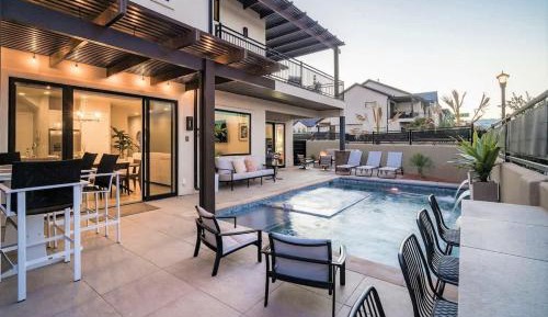 Ten-Bedroom Holiday Home