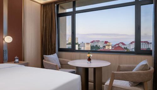 Queen Room with Garden View