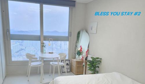 One-Bedroom Apartment with View