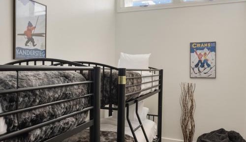 Four-Bedroom Deluxe Apartment