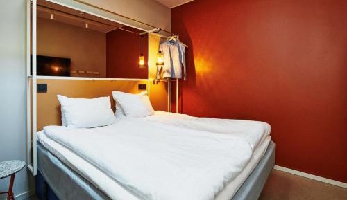 Queen Room without Windows