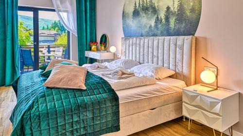 One-Bedroom Apartment with Balcony and Mountain View  