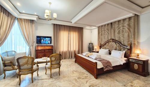 Deluxe Suite with Spa Bath