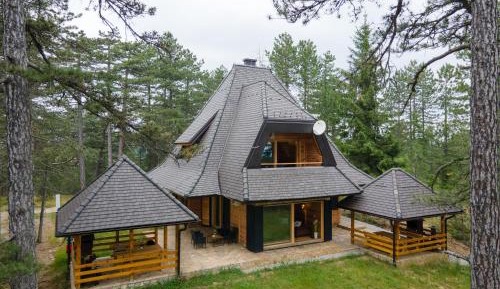 One-Bedroom Apartment with Garden