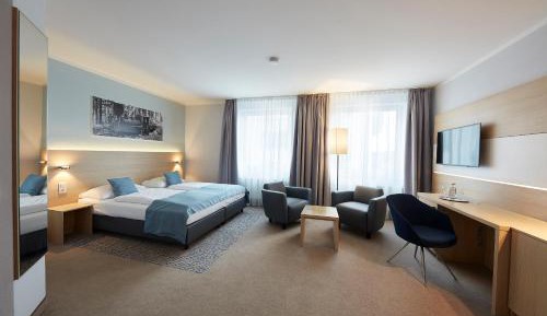 Spacious Standard King Room with Courtyard View