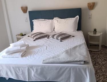 Deluxe Double Room (2 Adults + 1 Child)