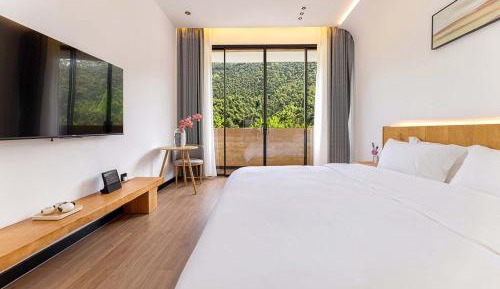 Standard Queen Room