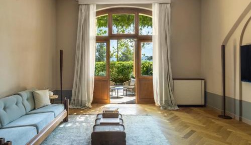 Suite with Garden View