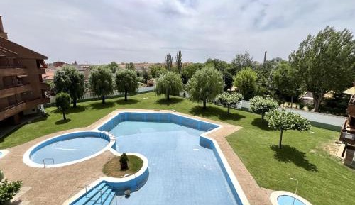 Apartment with Pool View 