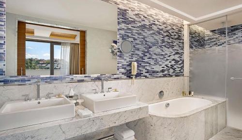 Deluxe Suite with Marina View
