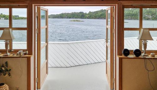 Five-Bedroom Holiday Home