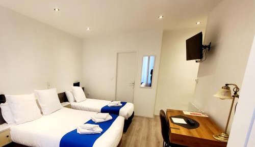 Deluxe Double Room (2 Adults + 1 Child)