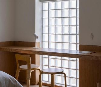 The suite offers a dining area, as well as a private bathroom featuring a shower. The unit offers 1 bed.