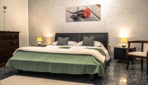 Deluxe Queen Room