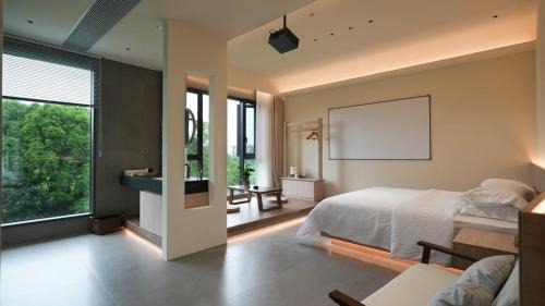 King Room with Mountain View