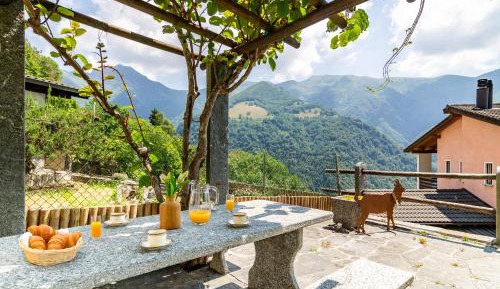 Three-Bedroom Apartment with Mountain View