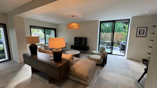 Three-Bedroom Deluxe Apartment