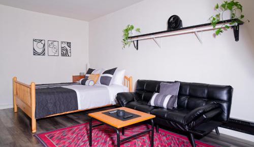 Studio Apartment with Queen Bed
