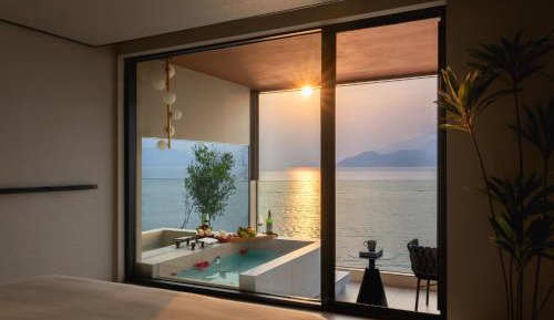 Deluxe Suite with Sea View