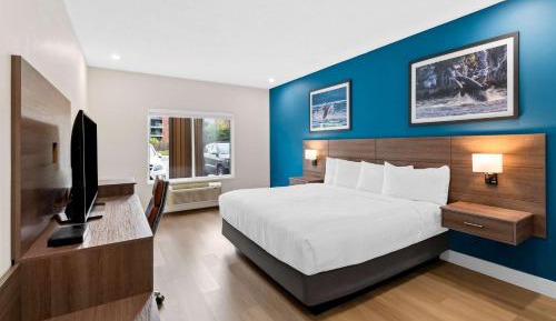 King Room with Walk-In Shower - Disability Access/Non-Smoking