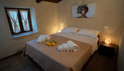 Deluxe One-Bedroom Apartment with Garden View