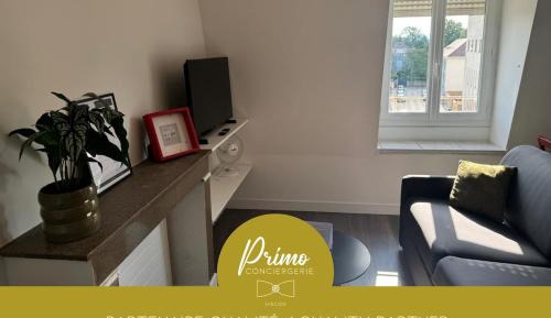 One-Bedroom Apartment with City View