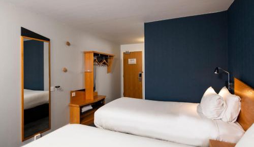 Standard Twin Room with Free Hot Breakfast