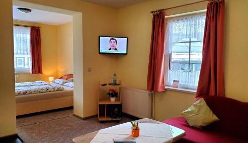 One-Bedroom Apartment with Shower