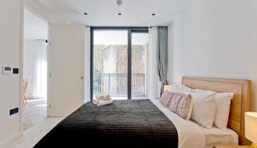 Deluxe One-Bedroom Apartment with Garden View