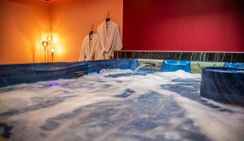 One-Bedroom Apartment with Spa Bath