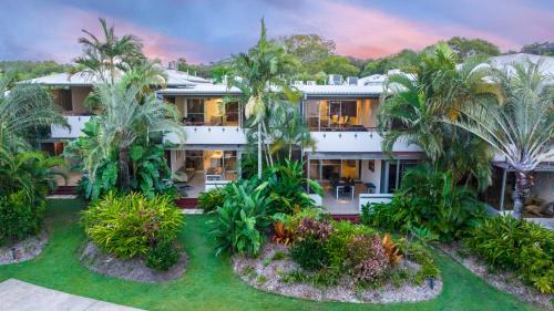 Three Bedroom Beach Home Apartment