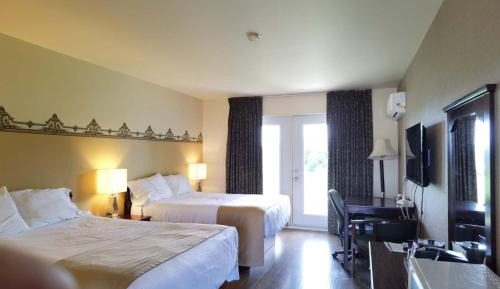 Double Room with Two Double Beds with River View 