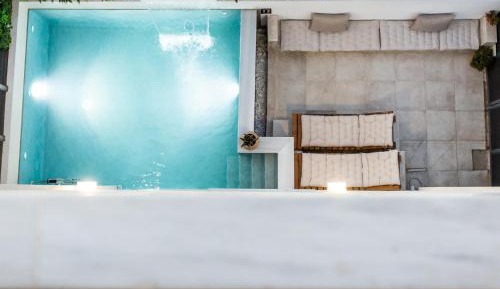 King Suite with Pool View