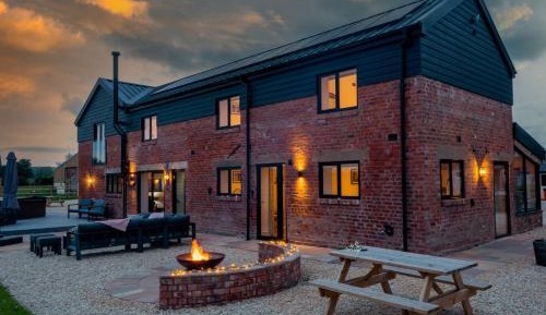 Fourteen-Bedroom House