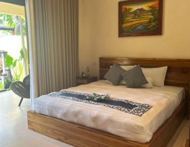 Queen Room with Garden View