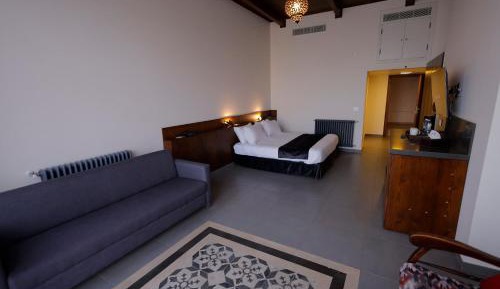Deluxe Double Room (2 Adults + 1 Child)