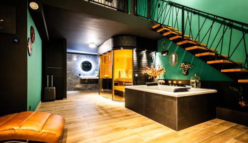 King Room with Spa Bath