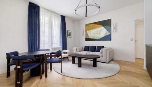 Deluxe One-Bedroom Apartment