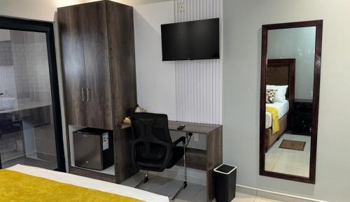 Deluxe Queen Room