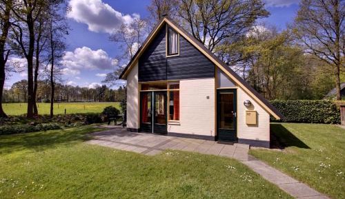 Bungalow (4 Adults)
