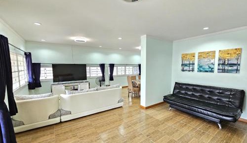 Three-Bedroom Holiday Home 