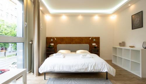 Studio Apartment with Queen Bed