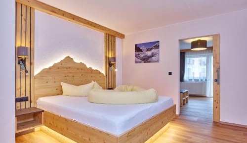 Suite with Mountain View