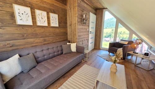 Apartment with Mountain View