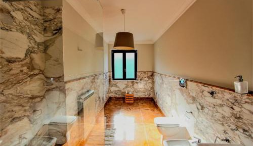 Basic Triple Room with Shared Bathroom