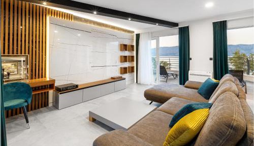 Five-Bedroom Holiday Home