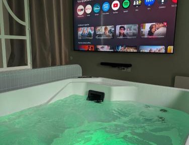 Deluxe Suite with Spa Bath
