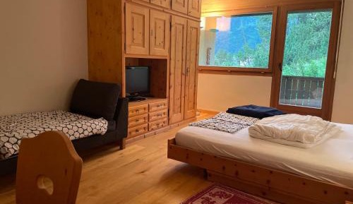 Two-Bedroom Deluxe Apartment with Balcony