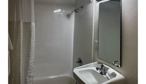 Queen Room - Disability Access - Non-Smoking