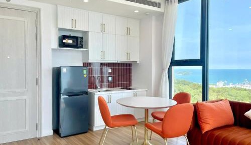 One-Bedroom Apartment with Sea View